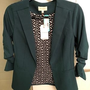 Green lightweight ruched sleeve blazer